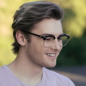 Meet your Posher, Casey